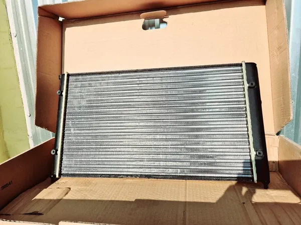 NIS651941 Motor Kylare VW Golf III image 3