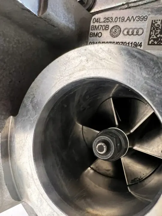 Audi A4 A5 Q5 2.0 TDI Turbo 04L253019A image 3