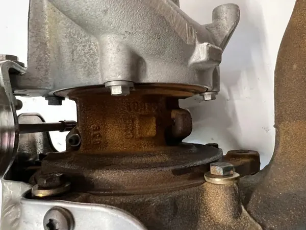 Audi A4 A5 Q5 2.0 TDI Turbo 04L253019A image 5