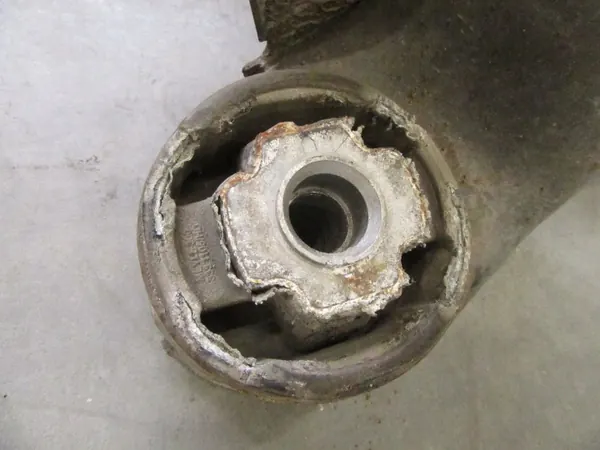 Hinterachsschwinge OEM 33316770459 BMW E53 X5 image 3