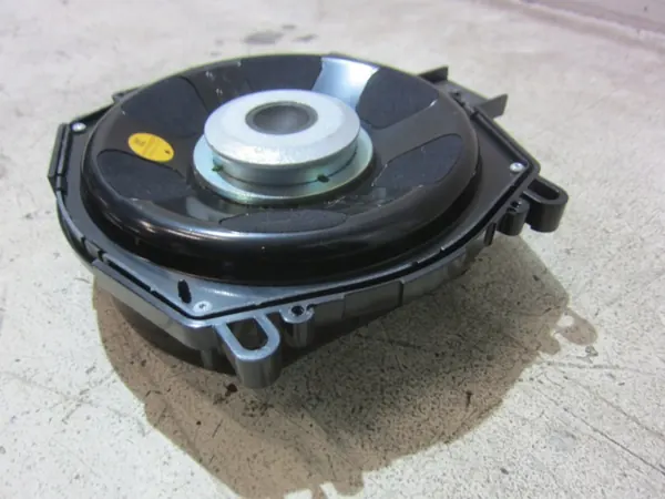 OEM 9247342 Subwoofer BMW X5 HiFi - Harman Kardon image 3
