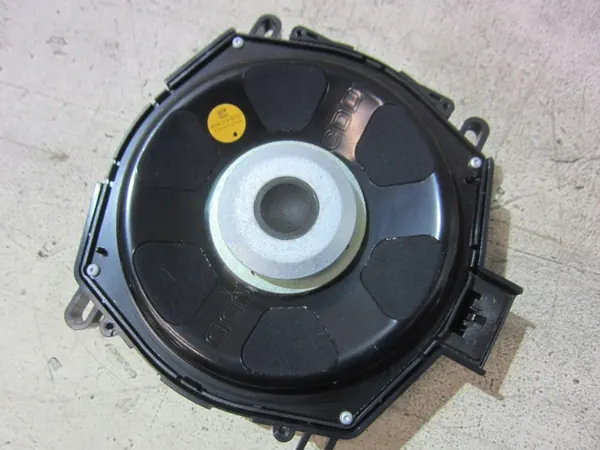 OEM 9247342 Subwoofer BMW X5 HiFi - Harman Kardon image 5