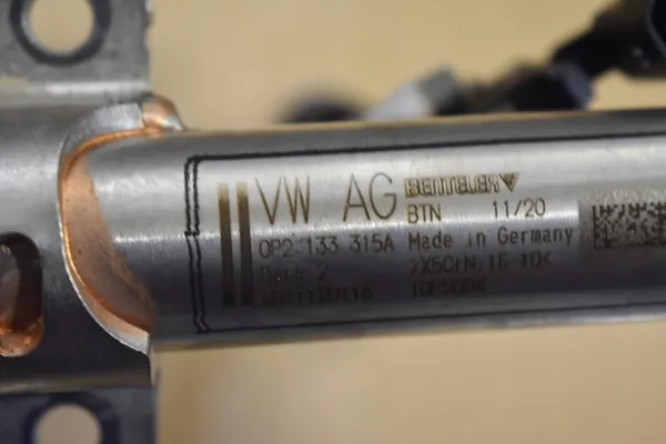 Rampe de carburant gauche Porsche Cayenne 9Y 4.0 TFSI image 3