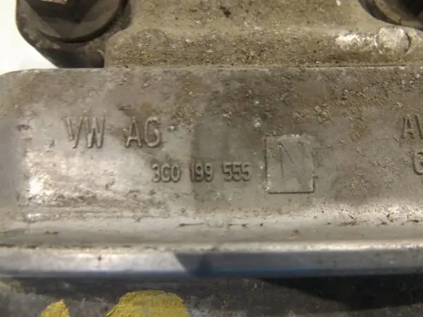 PASSAT B6 1.6 FSI Motorsteun 3C0199555N image 3