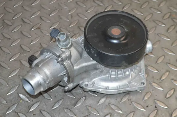 Vattenpump BMW X6 S63B44B image 2