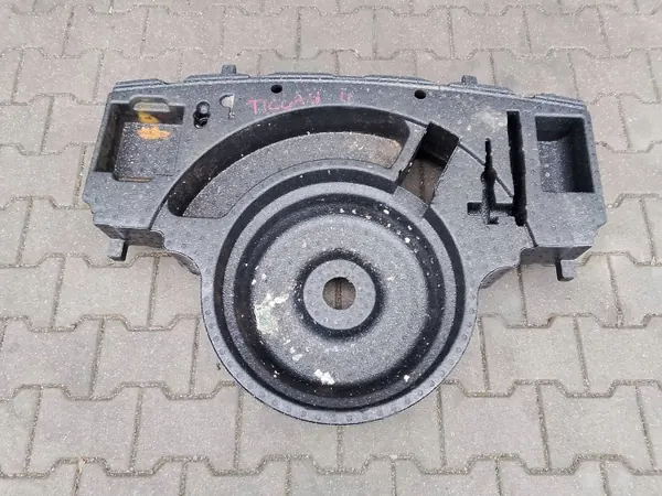 VW TIGUAN II 2023 2.0 TDI Bagageutrymmesmatta OEM 5NN012115B image 2
