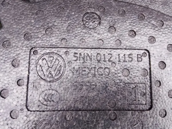 VW TIGUAN II 2023 2.0 TDI Bagageutrymmesmatta OEM 5NN012115B image 3