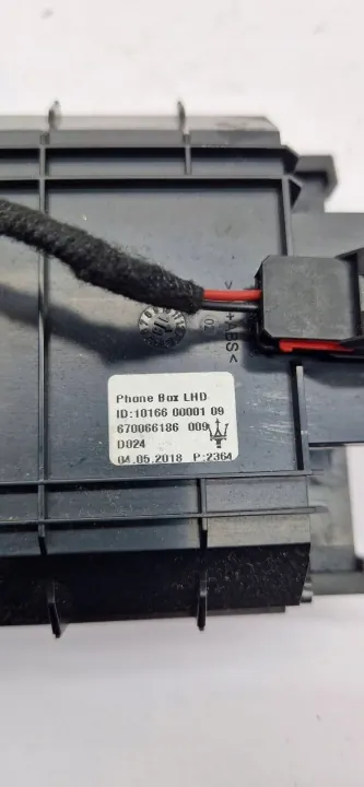 Enchufe USB Maserati Ghibli OEM 670066186 Salpicadero image 5