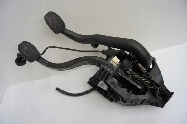 BMW X1 F48 Gas-, Brems-, Kupplungspedale image 2