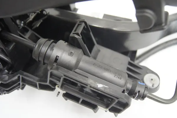 BMW X1 F48 Gas-, Brems-, Kupplungspedale image 6