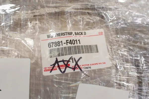 Toyota C-HR 16- Heckklappendichtung OEM 67881F4011 image 8