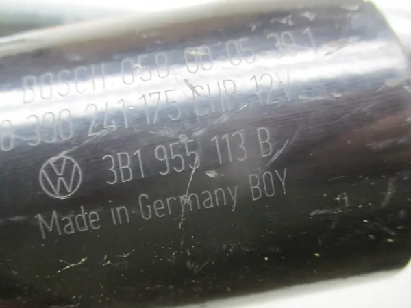 Passat B5 Etupyyhkijän Moottori 8D1955605B image 6