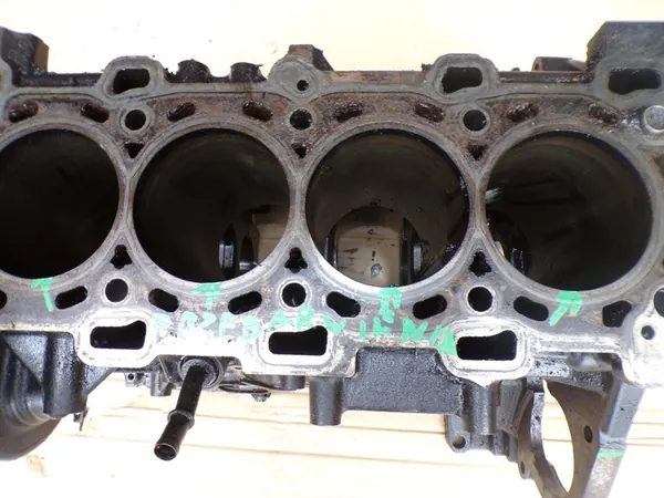 NISSAN X-TRAIL QASHQAI 2.0 DCI Engine Block M9R D833 809123 image 8