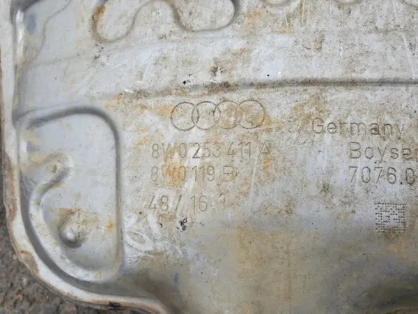 Audi A4 B9 8W 2.0 TDI Center Muffler OEM 8W0253411A image 3