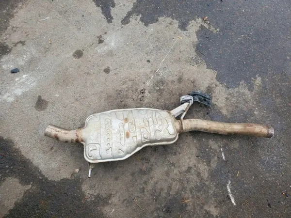 Audi A4 B9 8W 2.0 TDI Center Muffler OEM 8W0253411A image 5
