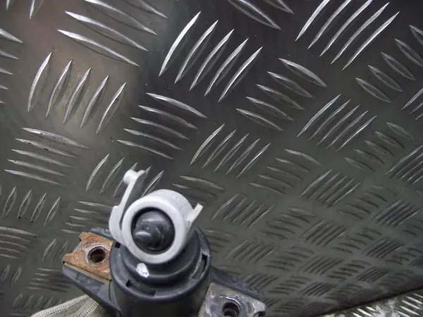 Hyundai i40 Koplampenreiniger OEM 986713V000 image 3