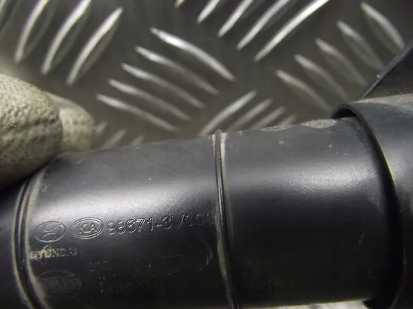 Hyundai i40 Koplampenreiniger OEM 986713V000 image 4
