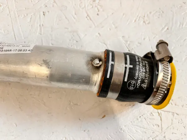 Tuyau d'air Audi VW 4.2 TDI OEM 4L0145941 - Occasion image 6