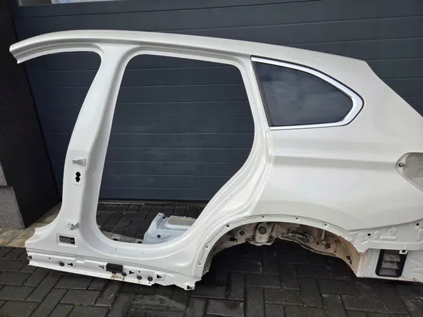 BMW X1 F48 Neljännespaneeli OEM A96 Vasen Taka image 3