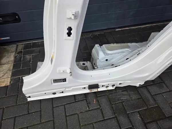 BMW X1 F48 Neljännespaneeli OEM A96 Vasen Taka image 5