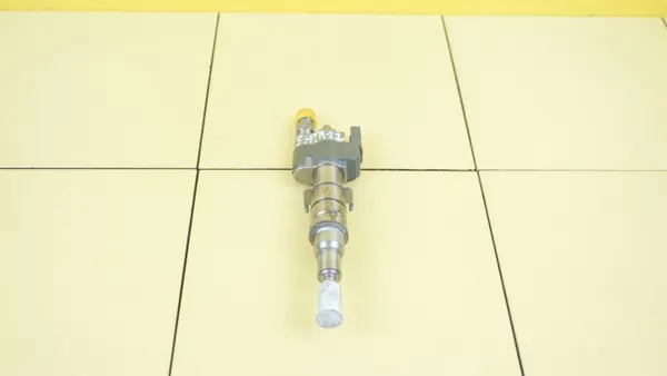 Inyector BMW N43B20A OEM 7589048-07 Usado image 2