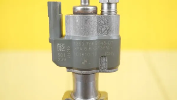 Inyector BMW N43B20A OEM 7589048-07 Usado image 3