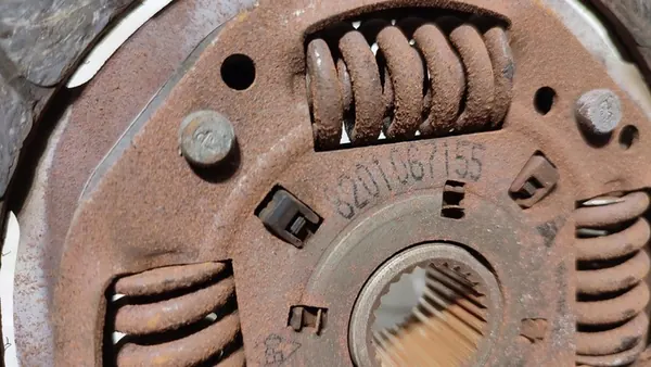 Kytkinpainelevy 1.6 16V Dacia Duster I Lift image 4