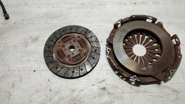 Kytkinpainelevy 1.6 16V Dacia Duster I Lift image 7