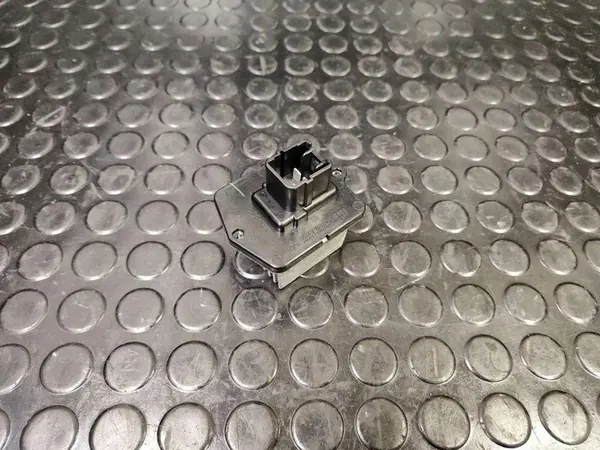 Relais de ventilateur de chauffage CITROËN C4 AIRCROSS 1.8L diesel 057A11L image 1