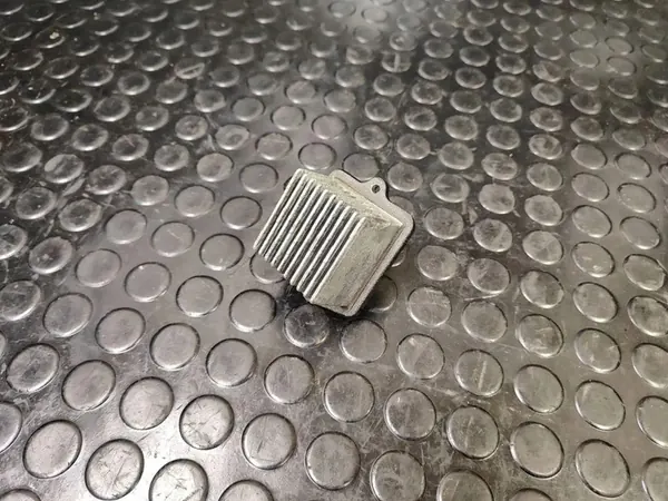 Relais de ventilateur de chauffage CITROËN C4 AIRCROSS 1.8L diesel 057A11L image 3