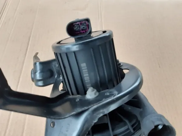 Audi A6 C6 3.0 TFSI sekundärluftpump OEM 078906601N image 5