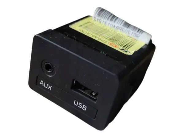 Enchufe AUX Kia Sorento OEM 2pba0 - Usado image 2