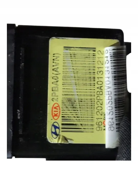 Enchufe AUX Kia Sorento OEM 2pba0 - Usado image 4