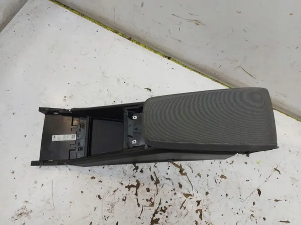 SKODA Enyaq iV85 mittkonsol armstöd OEM SKOENYPod5771093 image 3