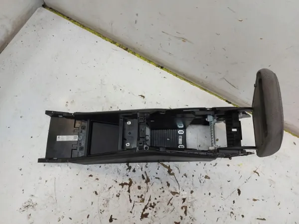 SKODA Enyaq iV85 mittkonsol armstöd OEM SKOENYPod5771093 image 4