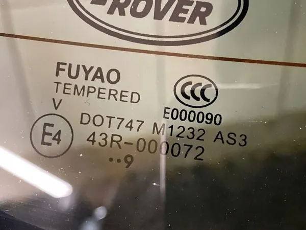 Vitre Hayon Arrière Land Rover OE E000090 2019 image 4