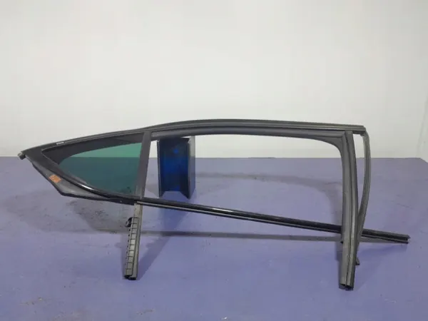 Junta puerta trasera derecha Skoda Superb III OEM 3V5845210CC image 2