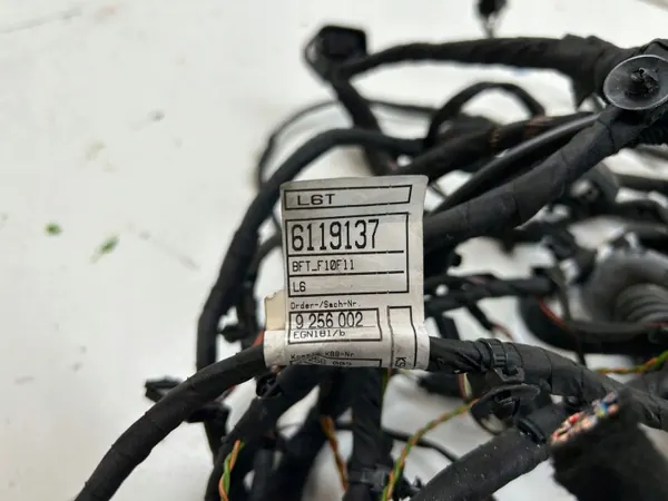 BMW M5 framdörrsstoppare OEM 934404101 image 10