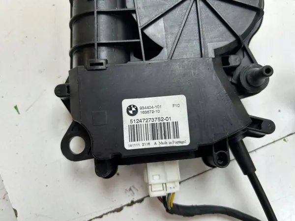 BMW M5 framdörrsstoppare OEM 934404101 image 6