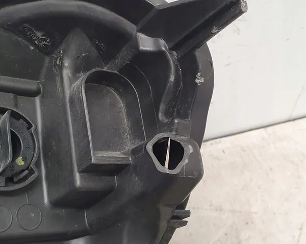 Volvo XC60 Oikea Ajovalaisin OEM 31358110 image 10