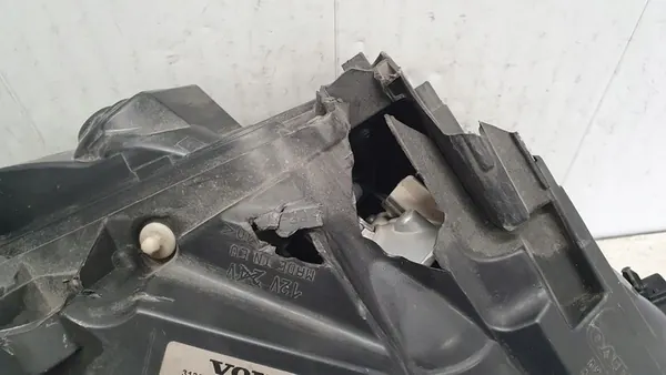 Volvo XC60 Oikea Ajovalaisin OEM 31358110 image 7