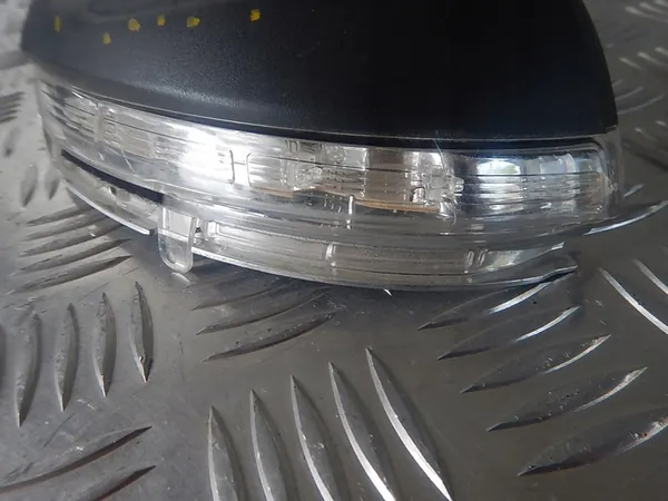 VW Passat CC Pisca Lateral Direito com Carcaça de Espelho image 3