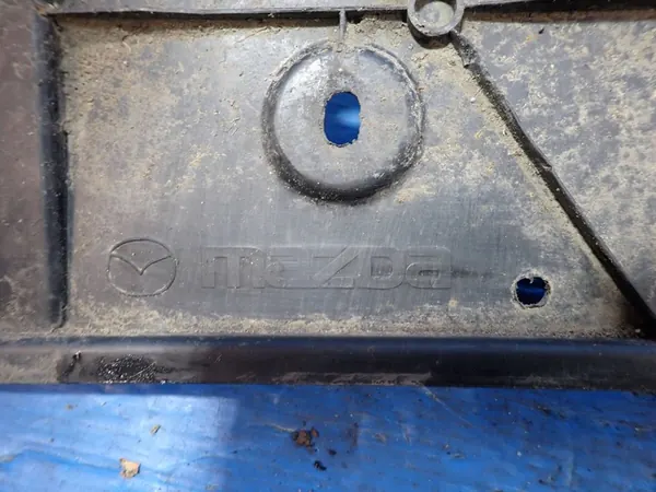 Mazda OE B45A-56-11Y Framskärmskydd image 4