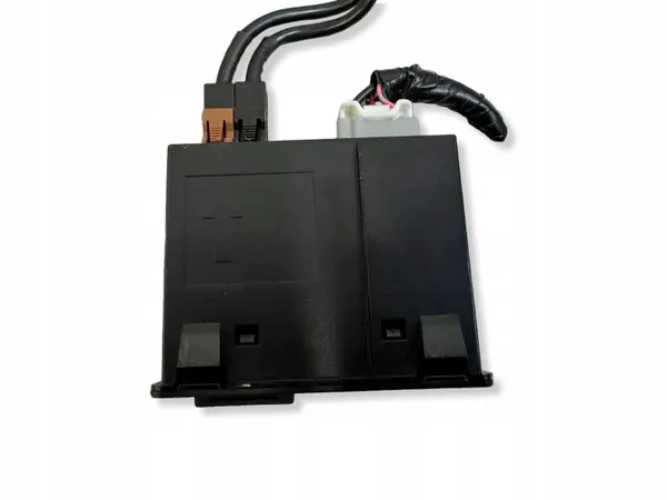 Mazda CX-3 USB-pistorasia OEM TK78669U0C 2015-2021 image 3