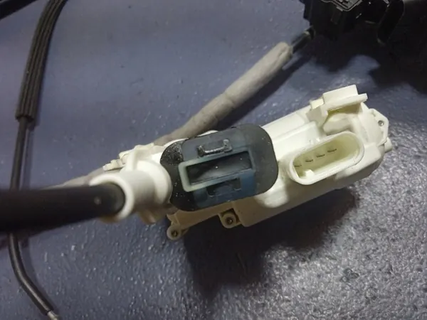 MERCEDES GLS W167 Dörrlås Främre Vänster 2 Pin A0997200101 image 8