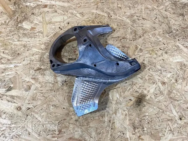 Porsche Macan 95B vasen moottorituki OEM 95B399331B image 2