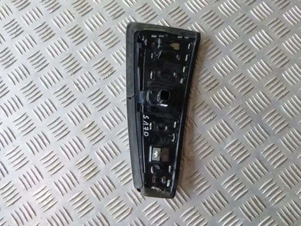 Cadillac SRX Luchtinlaat Rechter voor spatbord LED OEM 22966563 image 3