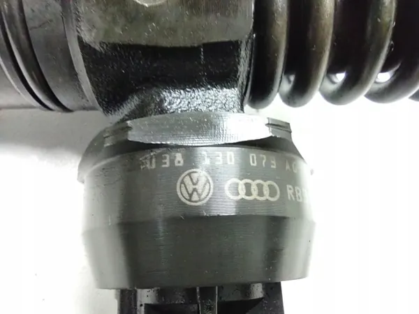 Pompe lave-glace OEM 038130073AG pour VW Golf V image 6