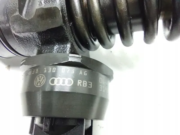 Pompe lave-glace OEM 038130073AG pour VW Golf V image 7