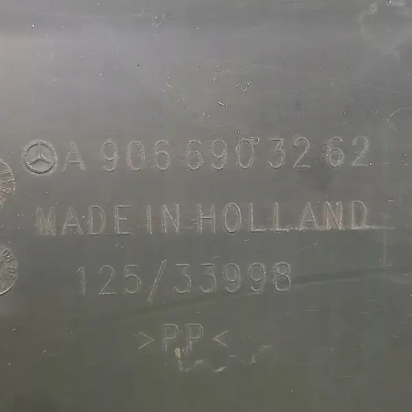 Mercedes-Benz Sprinter W906 2013 Vänster bakskärm trim image 2